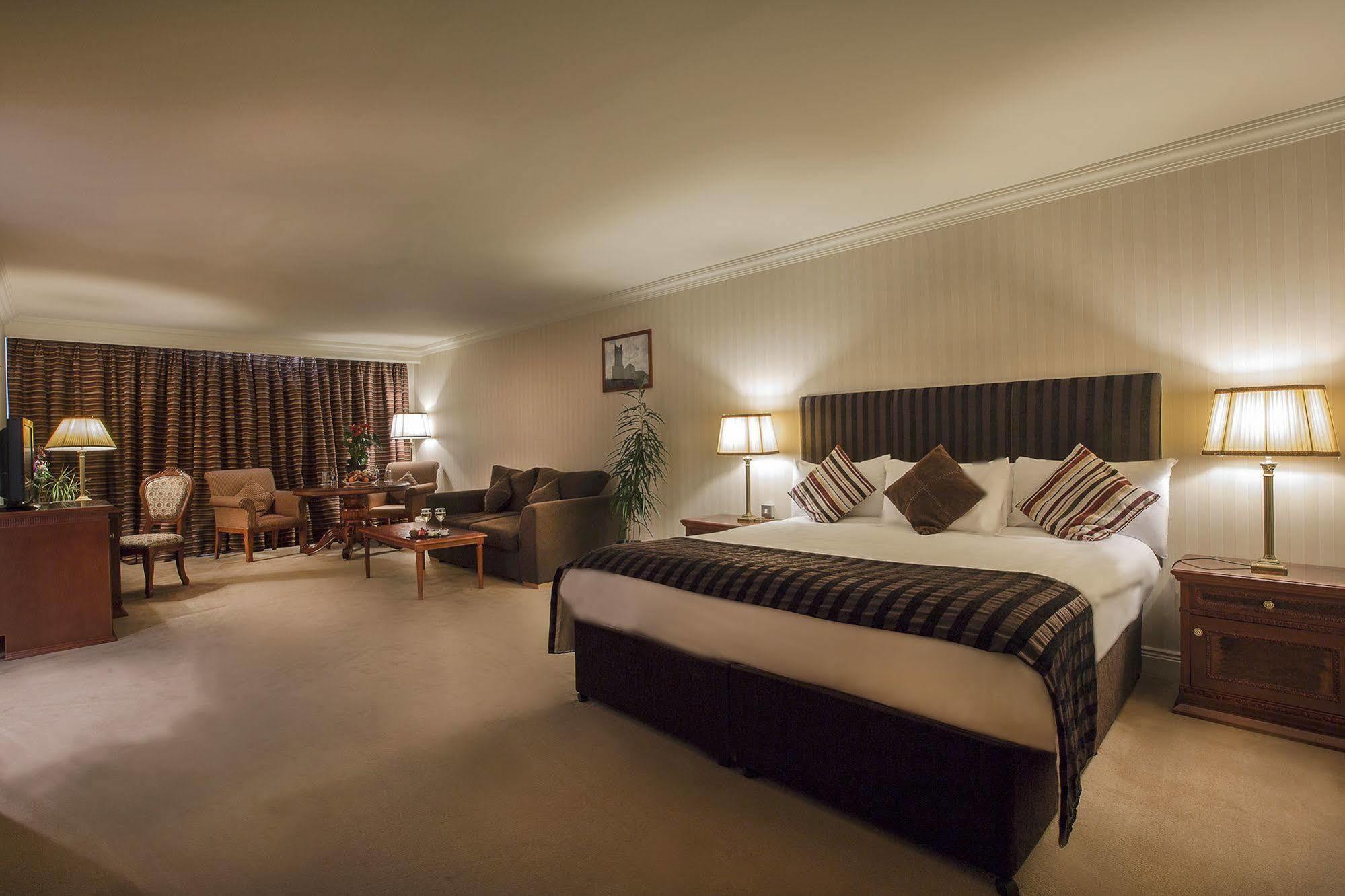 Knightsbrook Hotel & Golf Resort Трим Екстериор снимка